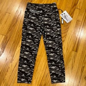 NWT Kendell & Kylie Legging